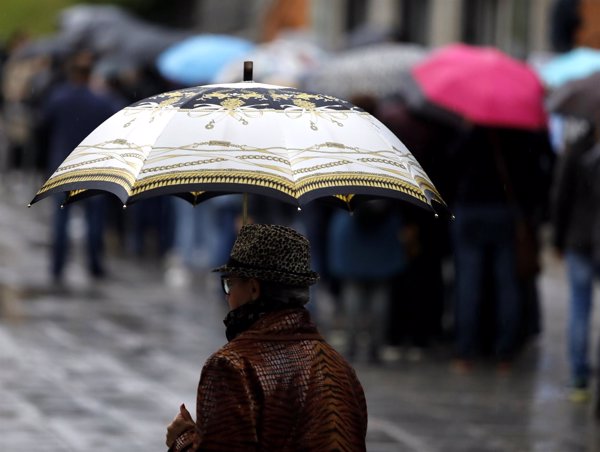 Las lluvias y tormentas afectarán esta semana al tercio este peninsular y Canarias y la estabilidad abundará en el resto