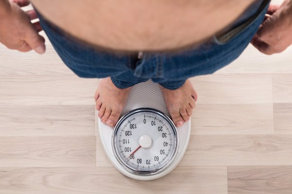 Ante un aumento de peso, el colesterol malo afecta más en personas delgadas que en obesos