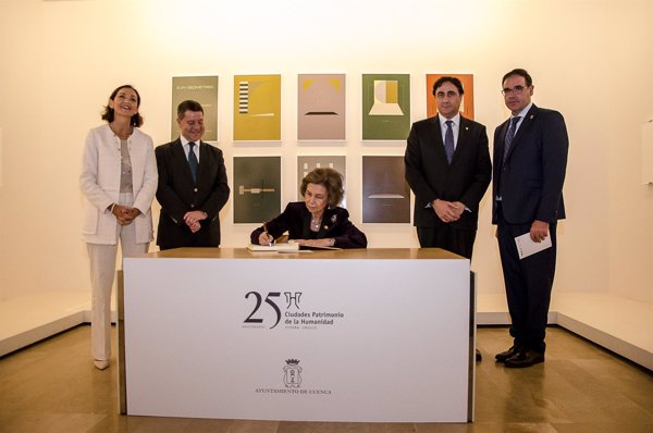 La Reina Sofía, tras recoger el 'Premio Patrimonio 2018', al Grupo Ciudades Patrimonio: 