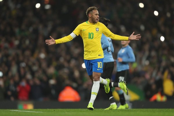 Neymar da el triunfo a Brasil de penalti en su amistoso ante Uruguay