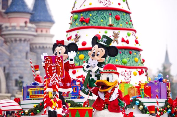 Mickey Mouse cumple 90 años y Disneyland París se rinde a sus pies