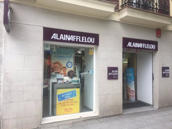 Alain Afflelou pone a la venta su filial española Optimil tras perder 8 millones en su año fiscal