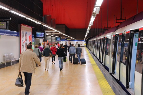 Metro de Madrid habla de normalidad en la primera jornada de huelga, con un 1% menos de viajeros
