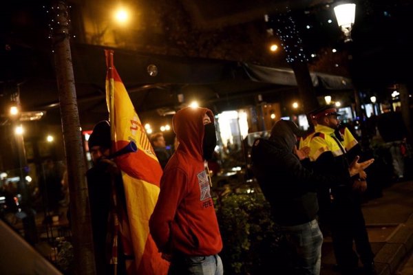 Cinco personas irrumpen en un acto de Pablo Iglesias en Barcelona al grito de 