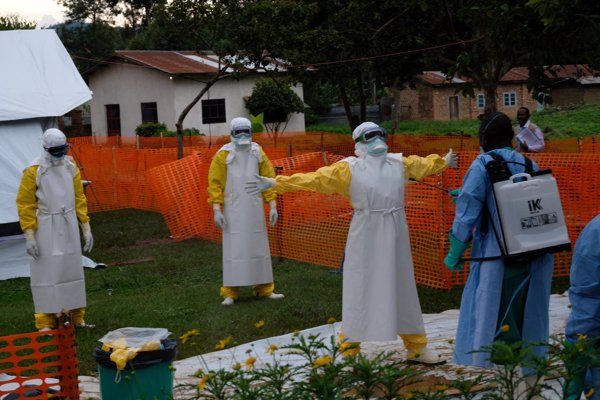 Un tercio de los casos de ébola en las zonas más afectadas de la RDC corresponde a niños