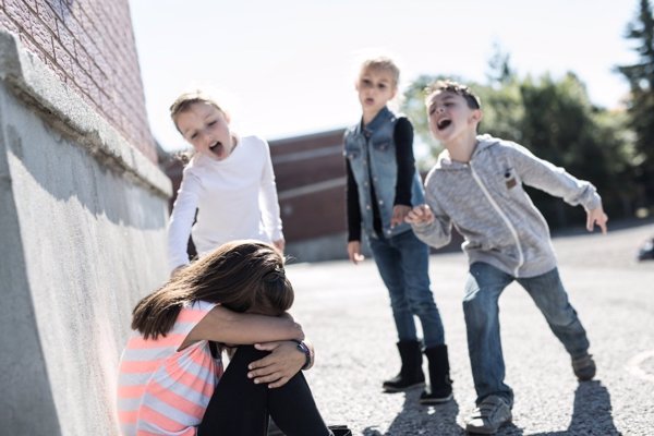 Identifican un mecanismo que muestra cómo el 'bullying' puede influir en el cerebro de adolescentes