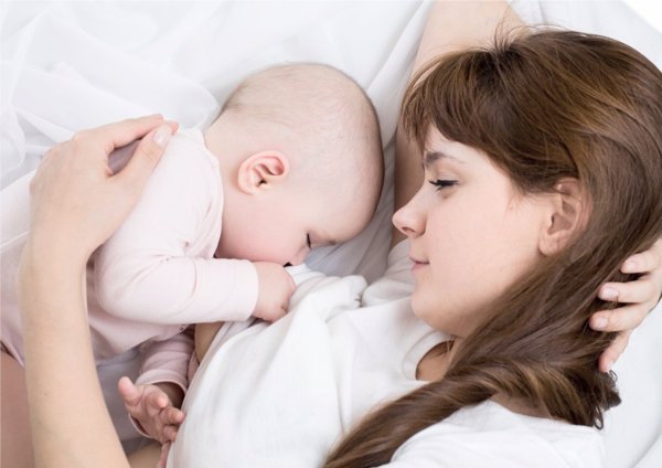 Un estudio asocia prolongar la lactancia con un menor riesgo de enfermedad hepática para la madre