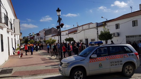 Se suspende la búsqueda con voluntarios de la joven desaparecida en El Campillo (Huelva) por falta de luz