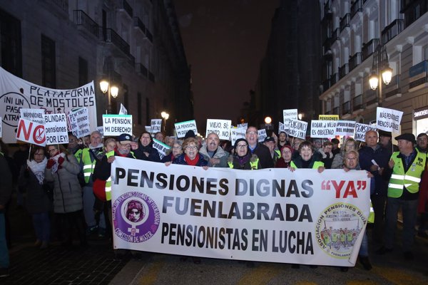 Pensionistas se manifiestan en Madrid para exigir unas pensiones 