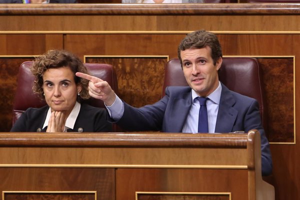 Casado cierra el año preguntando a Sánchez por Cataluña y marcará el camino para que el PP abra el curso en el Congreso