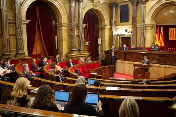 El Parlament catalán rechaza 