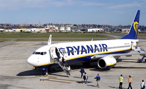 IU cuestiona que Fomento conceda a Ryanair nuevas rutas de vuelo cuando 