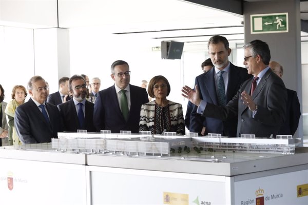 El Rey Felipe VI inaugura el Aeropuerto Internacional de Murcia, que comienza a operar con 12 destinos europeos