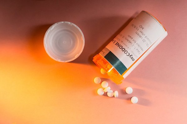La FDA facilitará la compra de naloxona sin receta para combatir la epidemia de opioides en EEUU