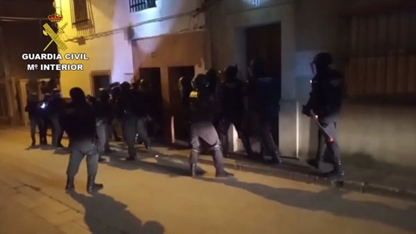 La Guardia Civil detiene a 12 personas en Sevilla y Córdoba de una red dedicada al tráfico de drogas