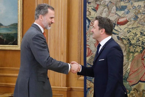 El Rey recibe en audiencia al primer ministro de Luxemburgo, Xavier Bettel