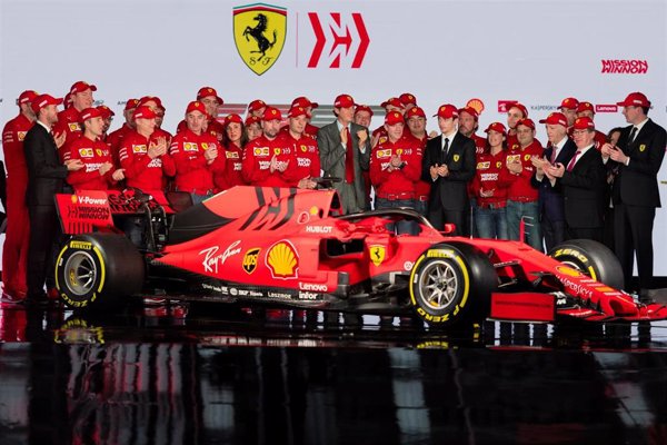 Ferrari presenta el evolucionado 'SF90' con la ambición de recuperar el trono