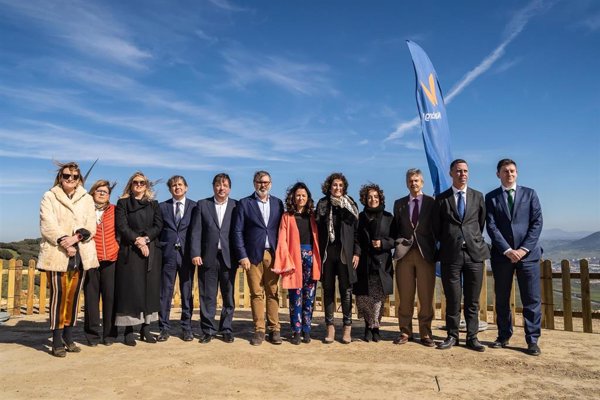 Plasencia inaugura el primer parque eólico de Extremadura, que ahorrará 120.000 toneladas de emisiones