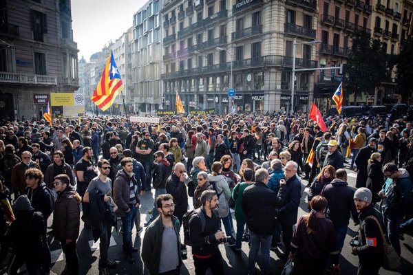 La Generalitat cifra en un 68% el seguimiento del paro en transporte público y universidades