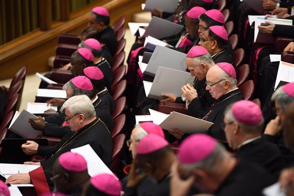 Primera mujer en intervenir en cumbre antipederasita propone comisiones independientes para asesorar a obispos