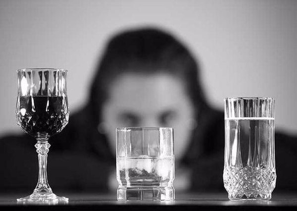 El consumo excesivo de alcohol en la adolescencia aumenta el riesgo de sufrir ansiedad en el futuro
