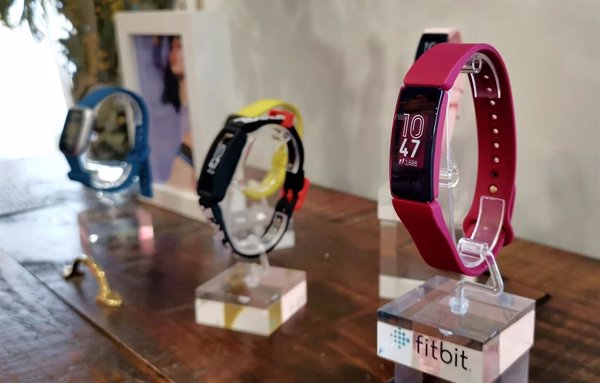 Fitbit presenta un nuevo 'smartwatch' y pulseras inteligentes pensando en los jóvenes y niños desde los 6 años