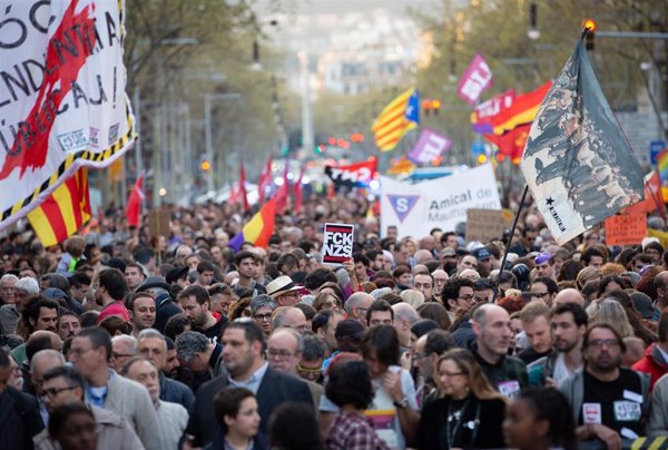 Unas 3.500 personas se manifiestan en Barcelona contra Vox y la discriminación racial