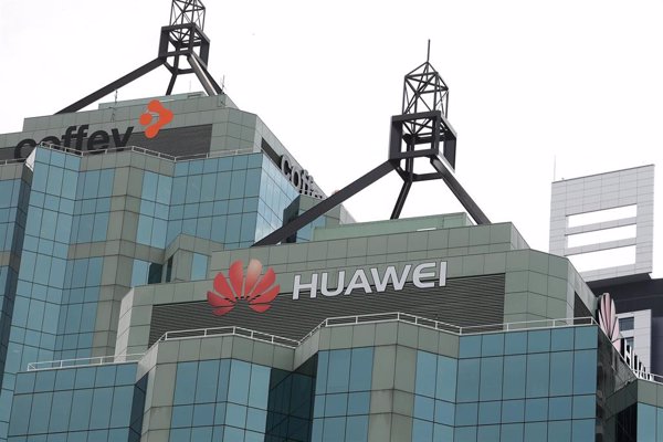 Bruselas insta a los 28 a cooperar para detectar riesgos de seguridad del 5G pero no cierra la puerta a Huawei