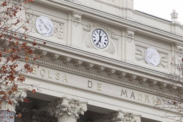El Ibex 35 se da la vuelta al cierre y se coloca al filo de los 9.400 puntos