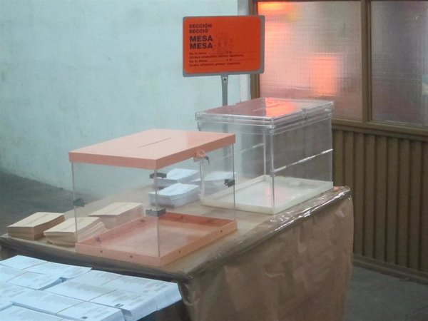 Actos a pie de calle, cenas y la tradicional pegada de carteles iniciarán la campaña en la Comunitat Valenciana