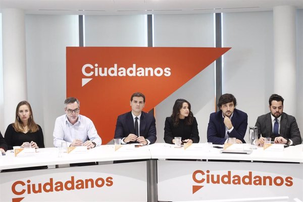 Rivera prepara los debates electorales con su equipo en Madrid mientras Arrimadas continúa con la campaña