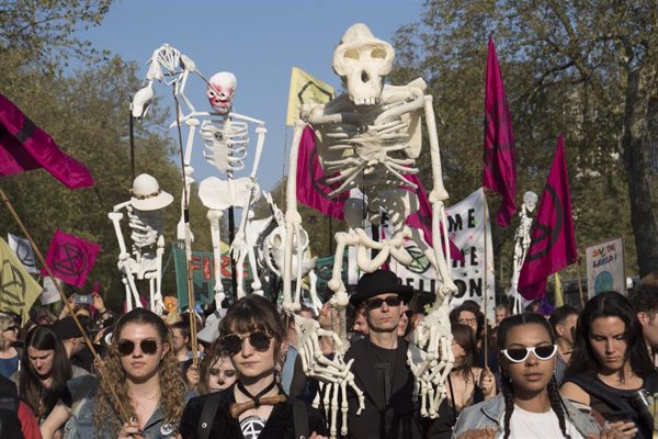 Más de mil detenidos en las protestas contra el cambio climático en Londres