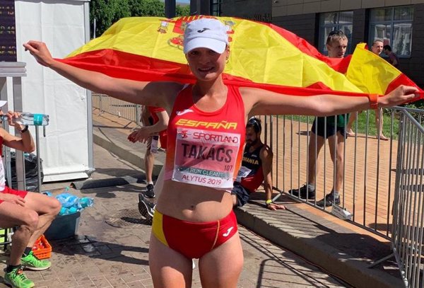 Julia Takacs bate el récord de España de 50 kilómetros marcha y se cuelga la plata europea