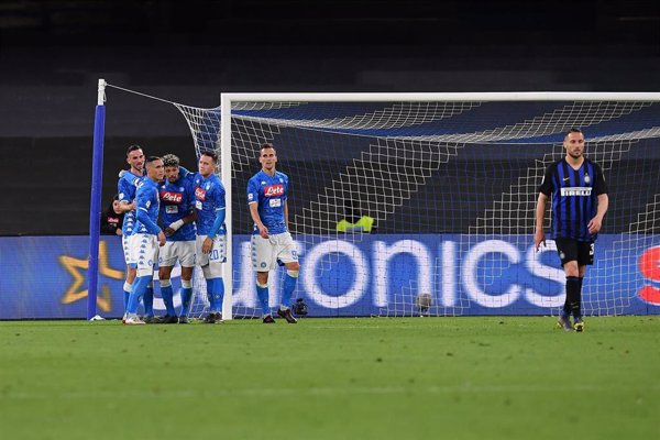 (Crónica) La derrota del Inter en San Paolo aviva la lucha por entrar en 'Champions'