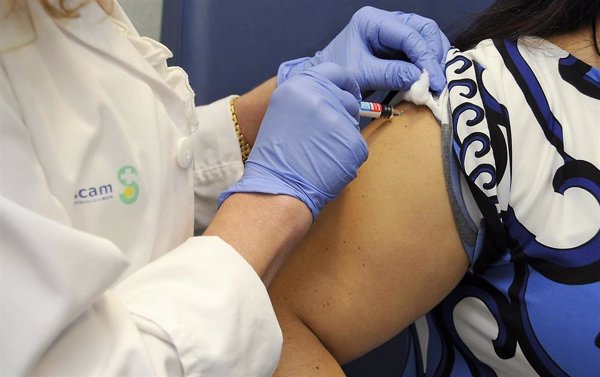 Sanidad premiará a las iniciativas que fomenten a través de herramientas digitales la vacunación en adultos