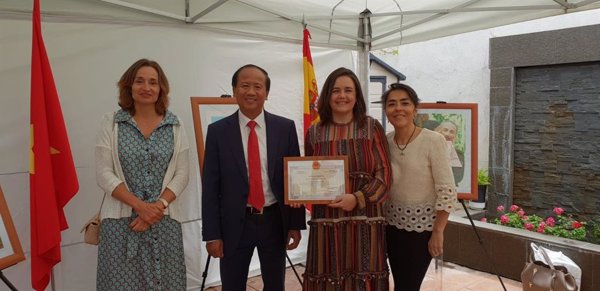 Embajada de Vietnam reconoce a la Fundación Jiménez Díaz por su labor sanitaria y de apoyo a hijos adoptivos vietnamitas