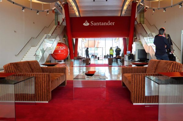 Santander abre el proceso formal del ERE con el compromiso de recolocar a todos los afectados