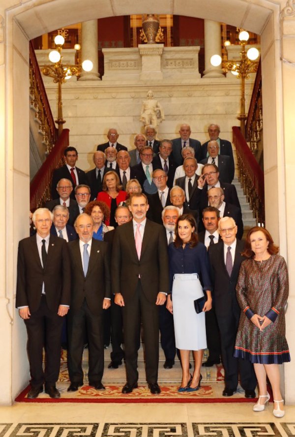 Los Reyes de España presiden el pleno de la RAE para conocer su situación actual y las últimas actividades realizadas