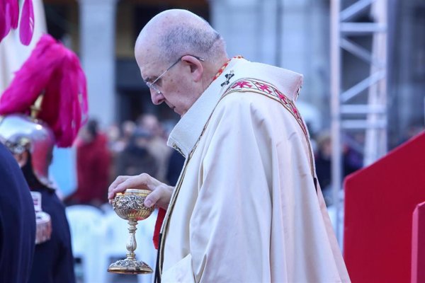 El cardenal Carlos Osoro ordenará a una veintena de nuevos diáconos en una ceremonia en la Catedral de la Almudena