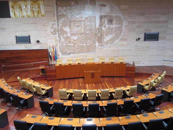 La Asamblea de Extremadura celebra este martes su sesión constitutiva, con la que da inicio a la X Legislatura