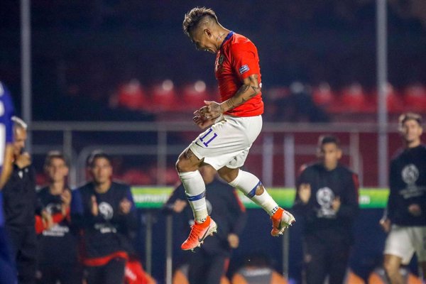 Chile impone su condición de campeón en el debut de la Copa América goleando 4-0 a Japón