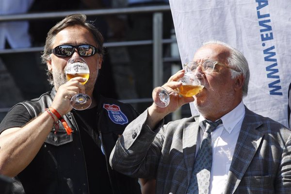 Moteros regresan a la carretera para concienciar sobre el riesgo del alcohol al volante repartiendo cerveza 'sin'