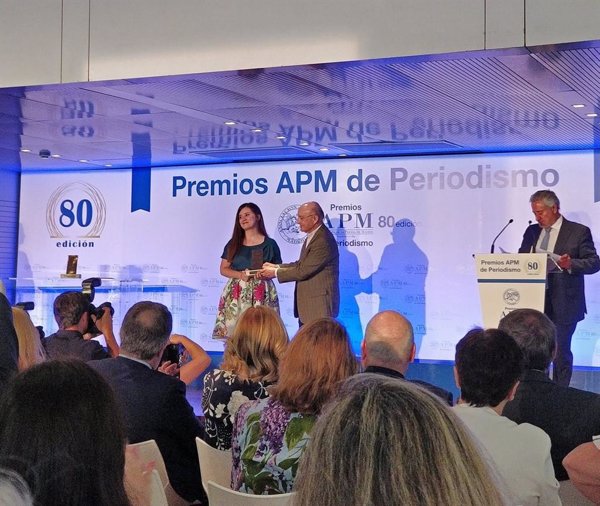 La APM premia a la periodista de Europa Press Blanca Pou por defender el derecho al secreto profesional