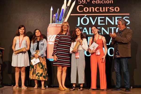 La madrileña Alicia Lastres, ganadora de la LIX edición del Concurso Coca-Cola Jóvenes Talentos de Relato Corto