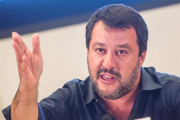 Salvini aboga por el bloqueo del barco de Sea Watch y la detención de su tripulación