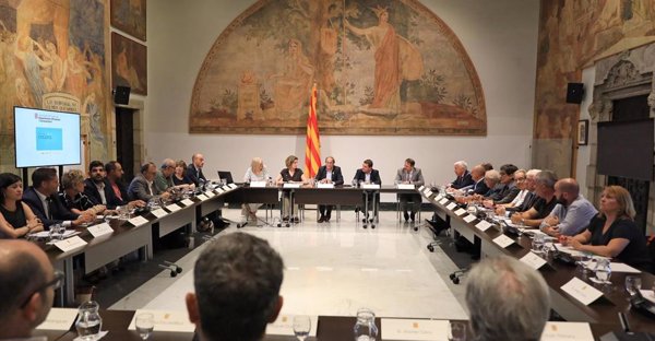 Torra pide a los empresarios catalanes exigir infraestructuras y luchar contra el déficit fiscal