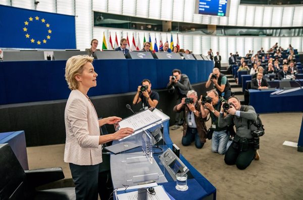 Von der Leyen logra el aval de la Eurocámara y será la primera mujer en presidir la Comisión Europea