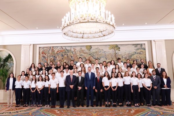 El Rey recibe a los 50 estudiantes ganadores de la XIV Becas Europa