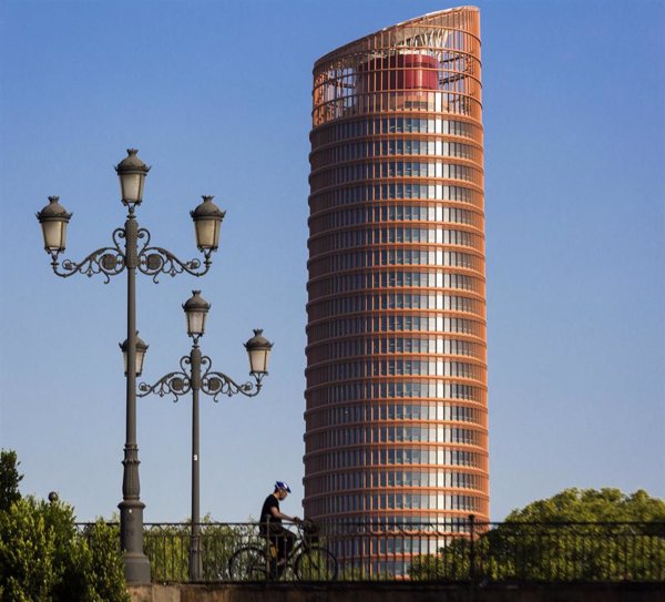Fallece a los 92 años el arquitecto argentino César Pelli, que diseñó la 'Torre Cristal' en Madrid y 'Torre Sevilla'