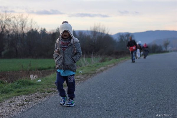 Entidades sociales recogen firmas para reclamar más control y protección para menores extranjeros solos en Europa